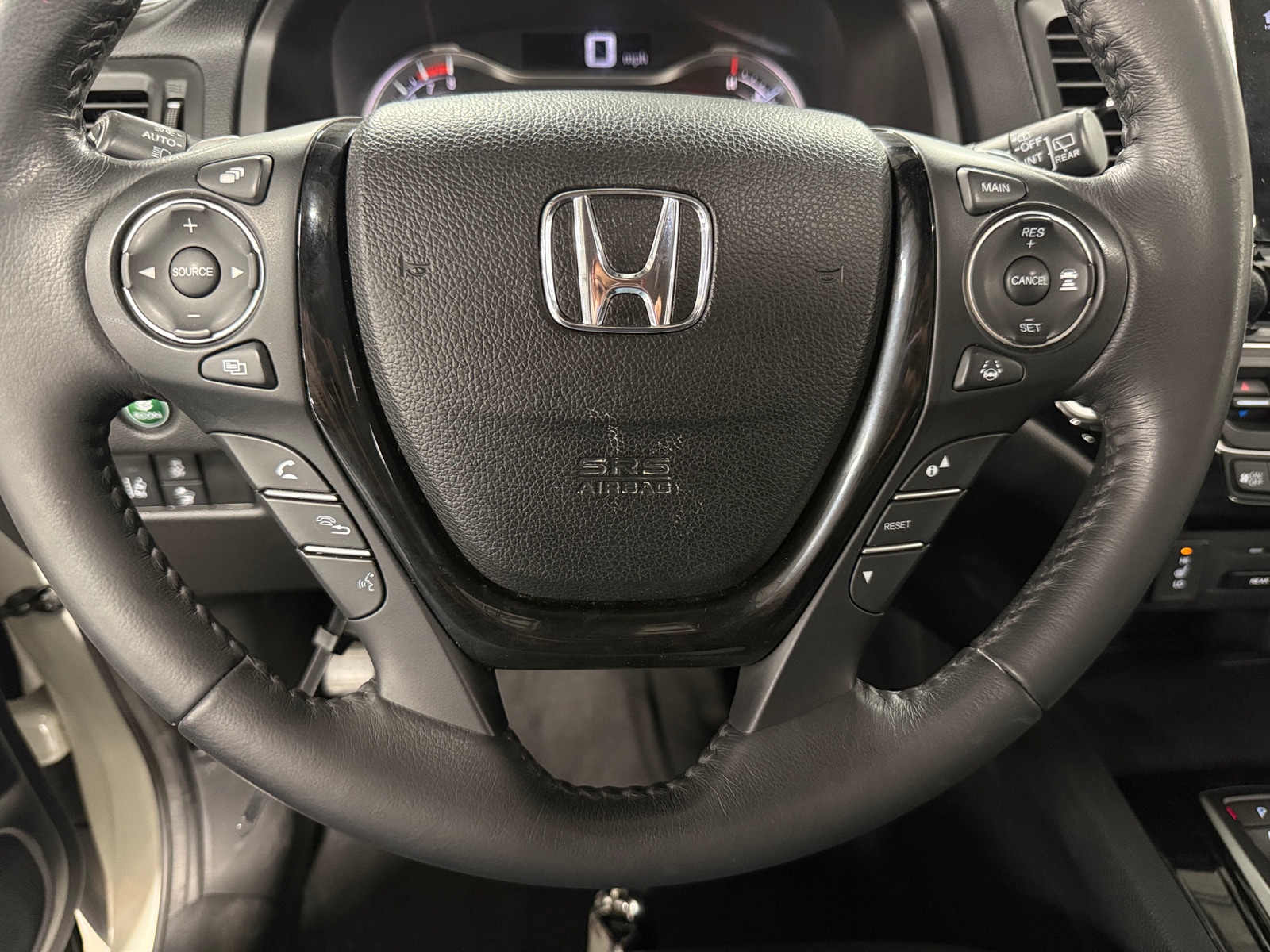 Thumbnail: 2017 Honda Pilot - 4