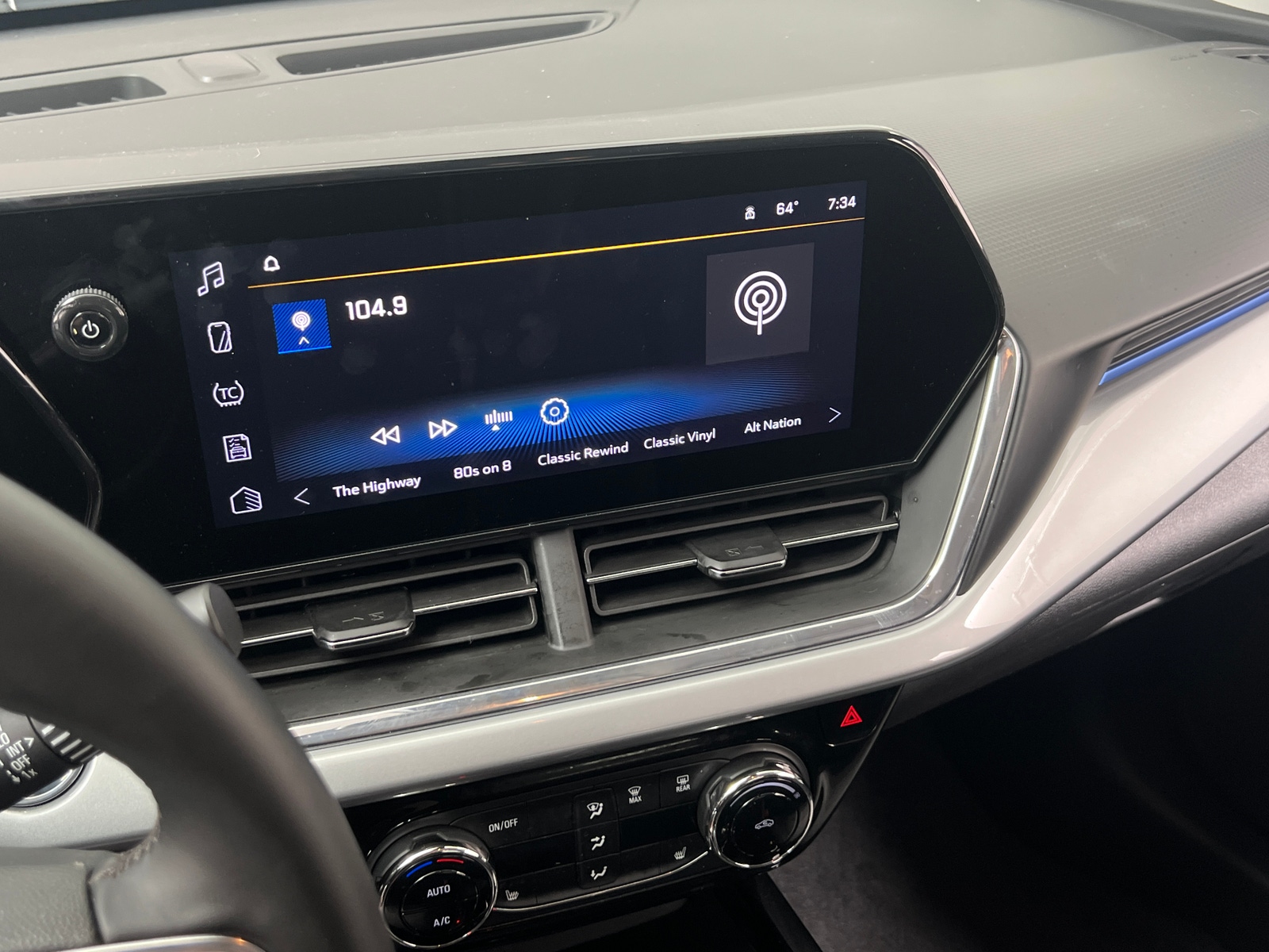 Thumbnail: 2025 Chevrolet Trax - 4