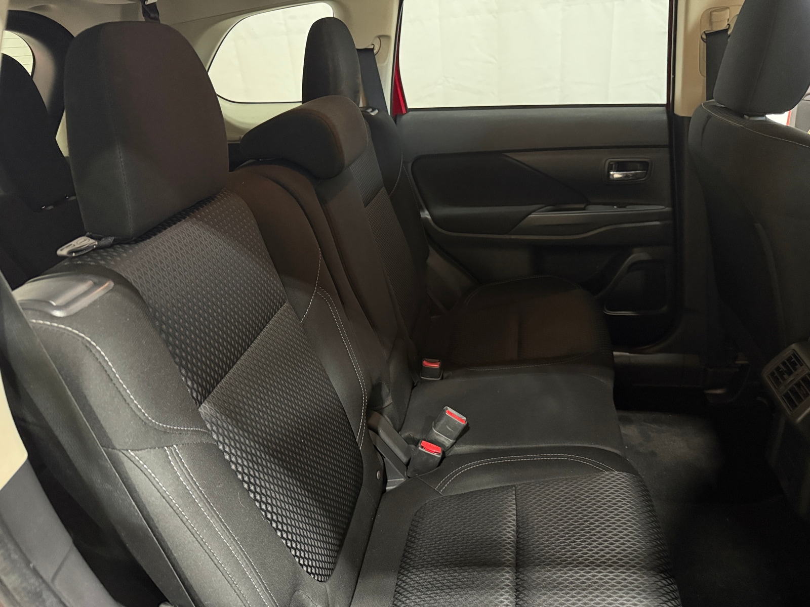 Thumbnail: 2020 Mitsubishi Outlander - 6