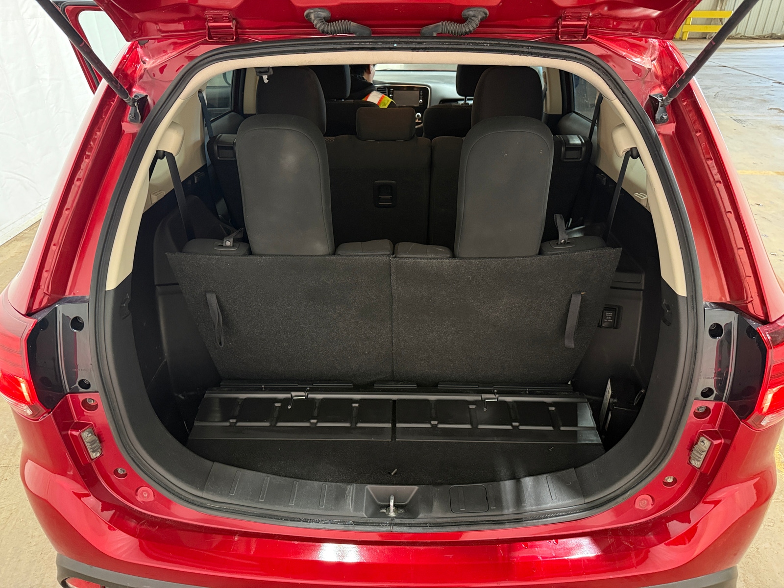 Thumbnail: 2020 Mitsubishi Outlander - 7