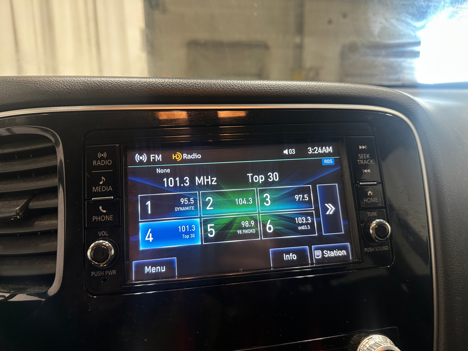 Thumbnail: 2020 Mitsubishi Outlander - 4