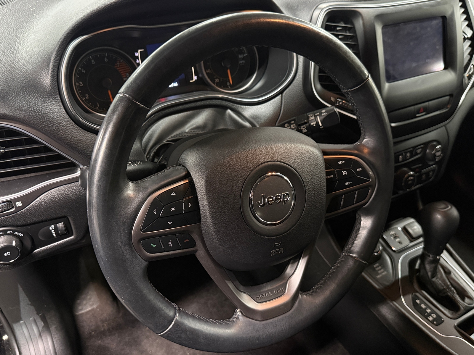 Thumbnail: 2019 Jeep Cherokee - 5