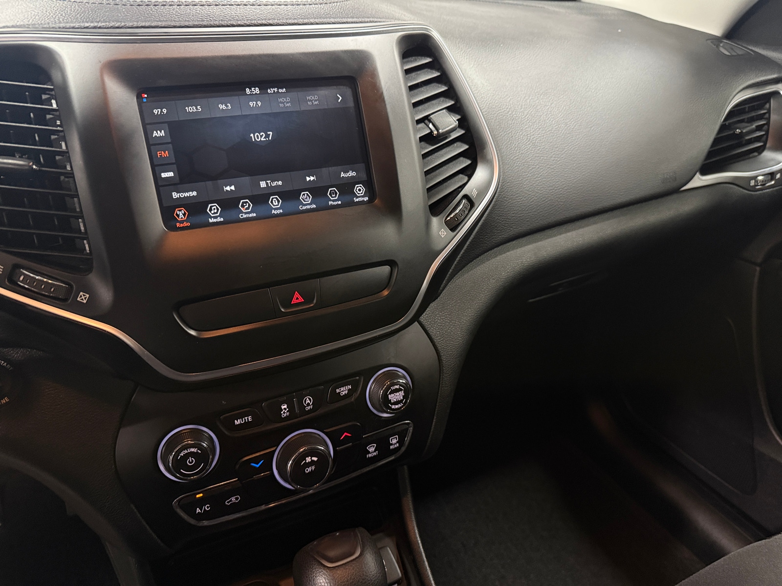 Thumbnail: 2019 Jeep Cherokee - 4