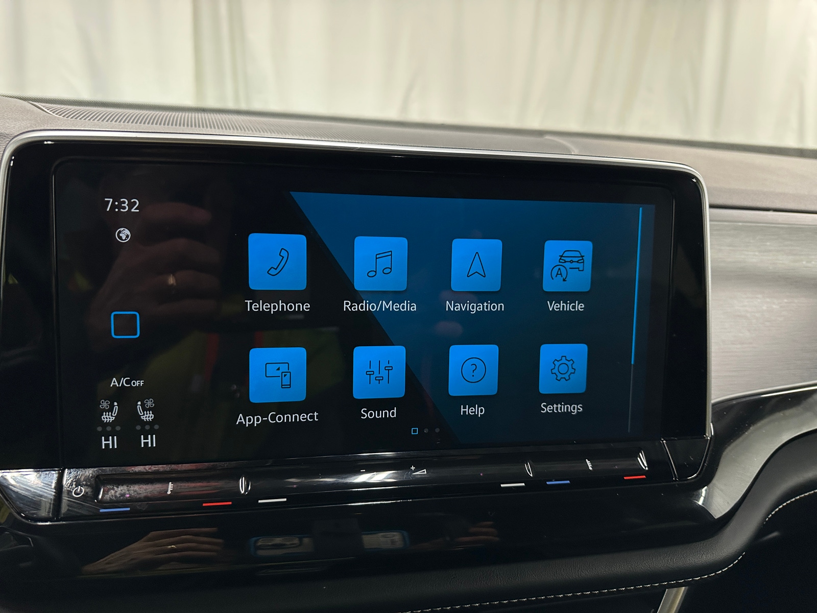 Thumbnail: 2025 Volkswagen Atlas - 3