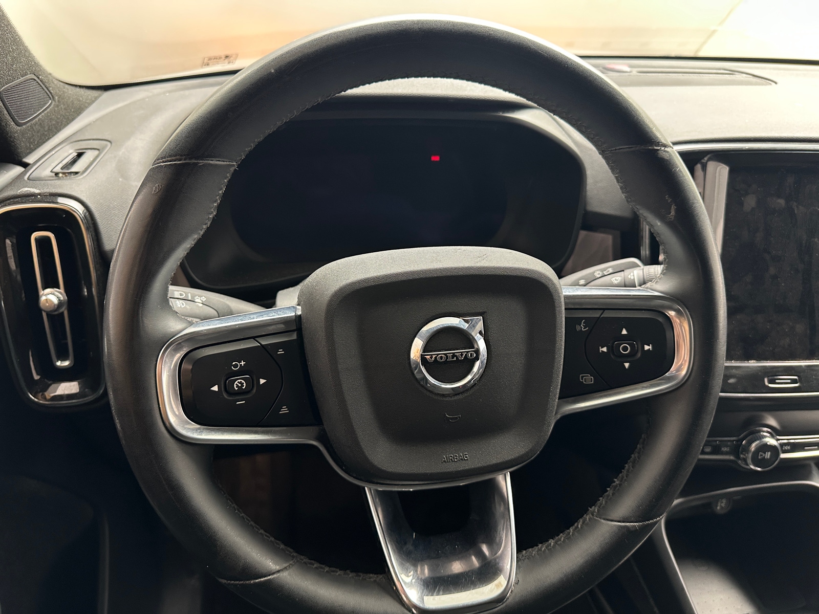 Thumbnail: 2024 Volvo C40 - 4