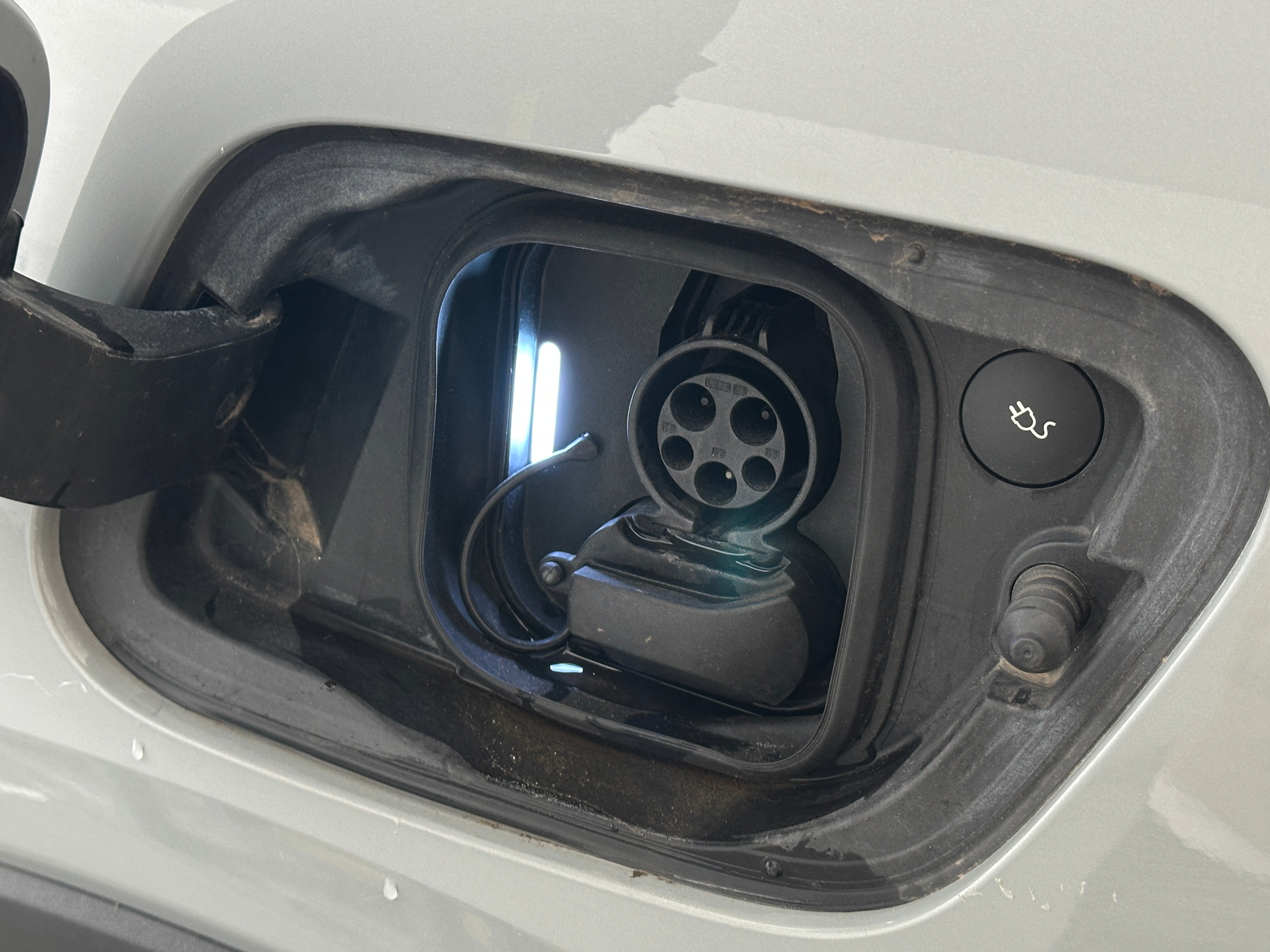 Used 2024 Volvo C40 Plus with VIN YV4ER3GLXR2100103 for sale in Pewaukee, WI