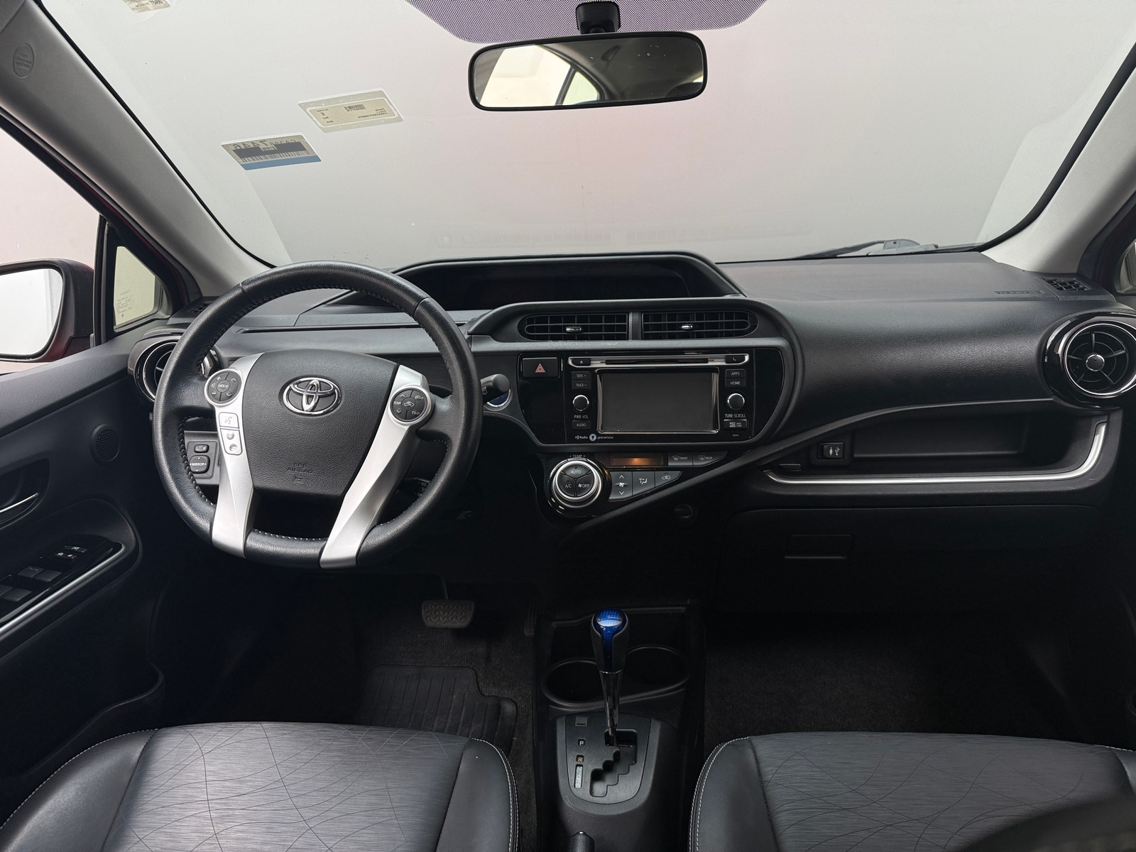 Thumbnail: 2015 Toyota Prius c - 2