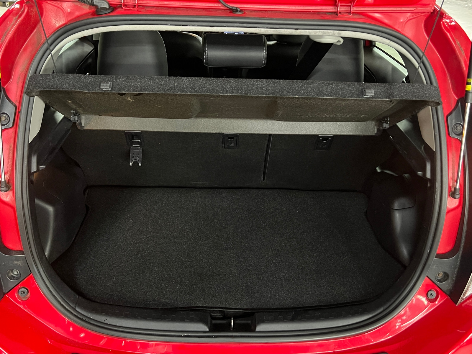 Thumbnail: 2015 Toyota Prius c - 6