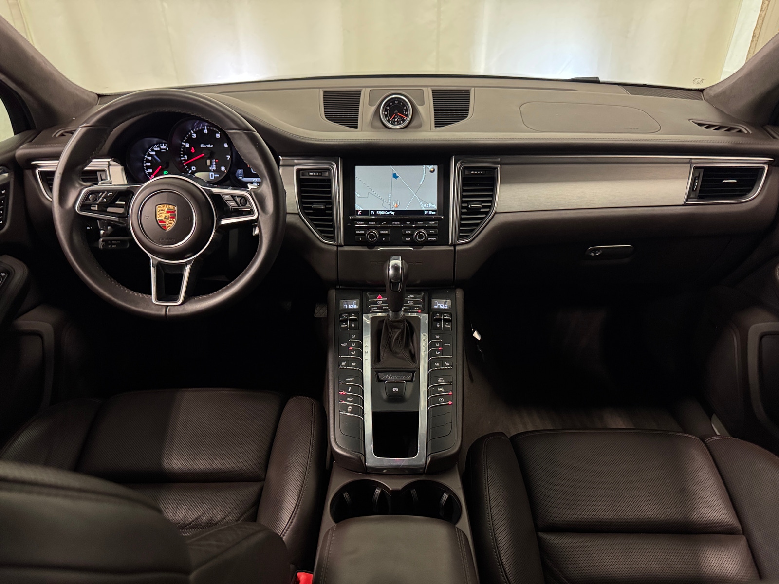 Thumbnail: 2015 Porsche Macan - 2