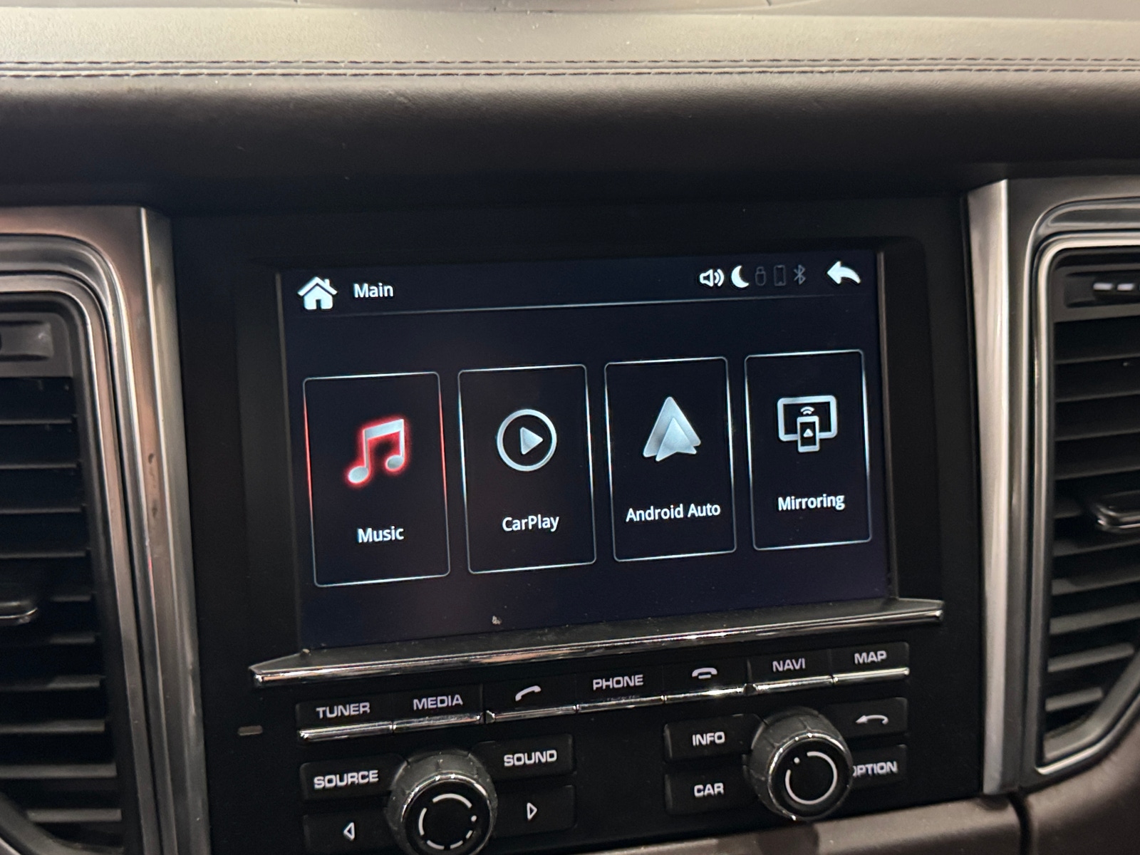 Thumbnail: 2015 Porsche Macan - 3