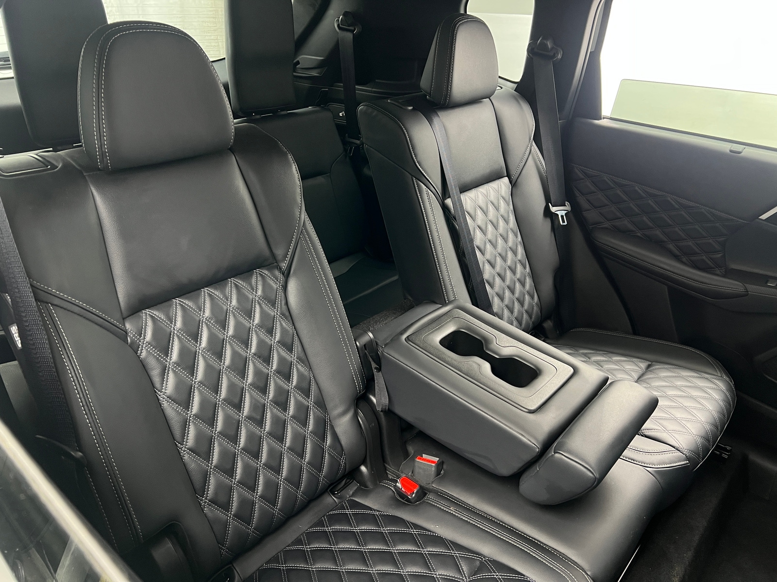 Thumbnail: 2024 Mitsubishi Outlander - 5