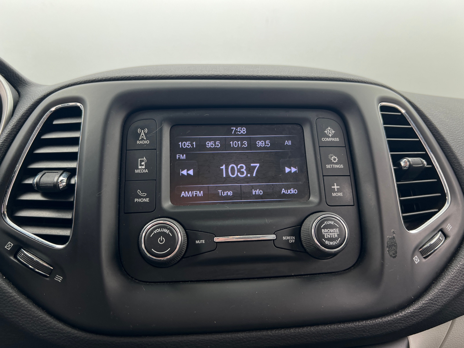 Thumbnail: 2018 Jeep Compass - 4