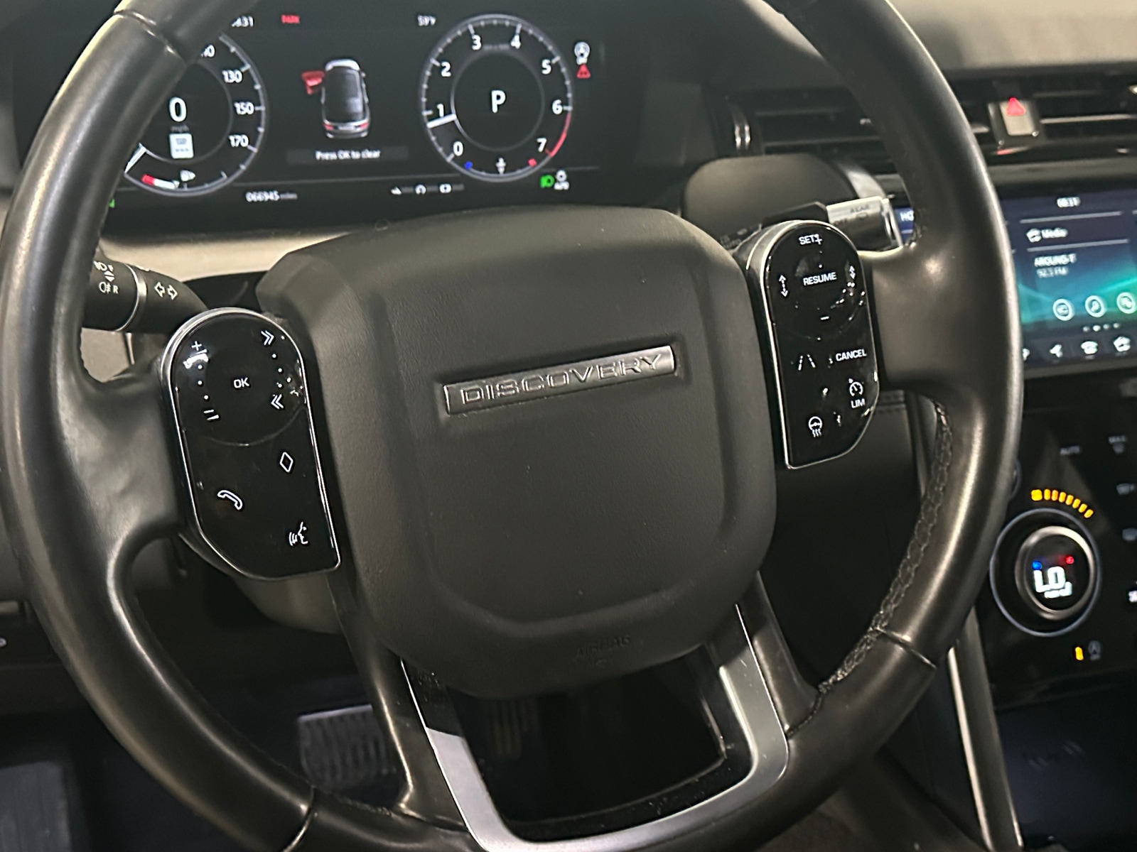 Thumbnail: 2020 Land Rover Discovery Sport - 4