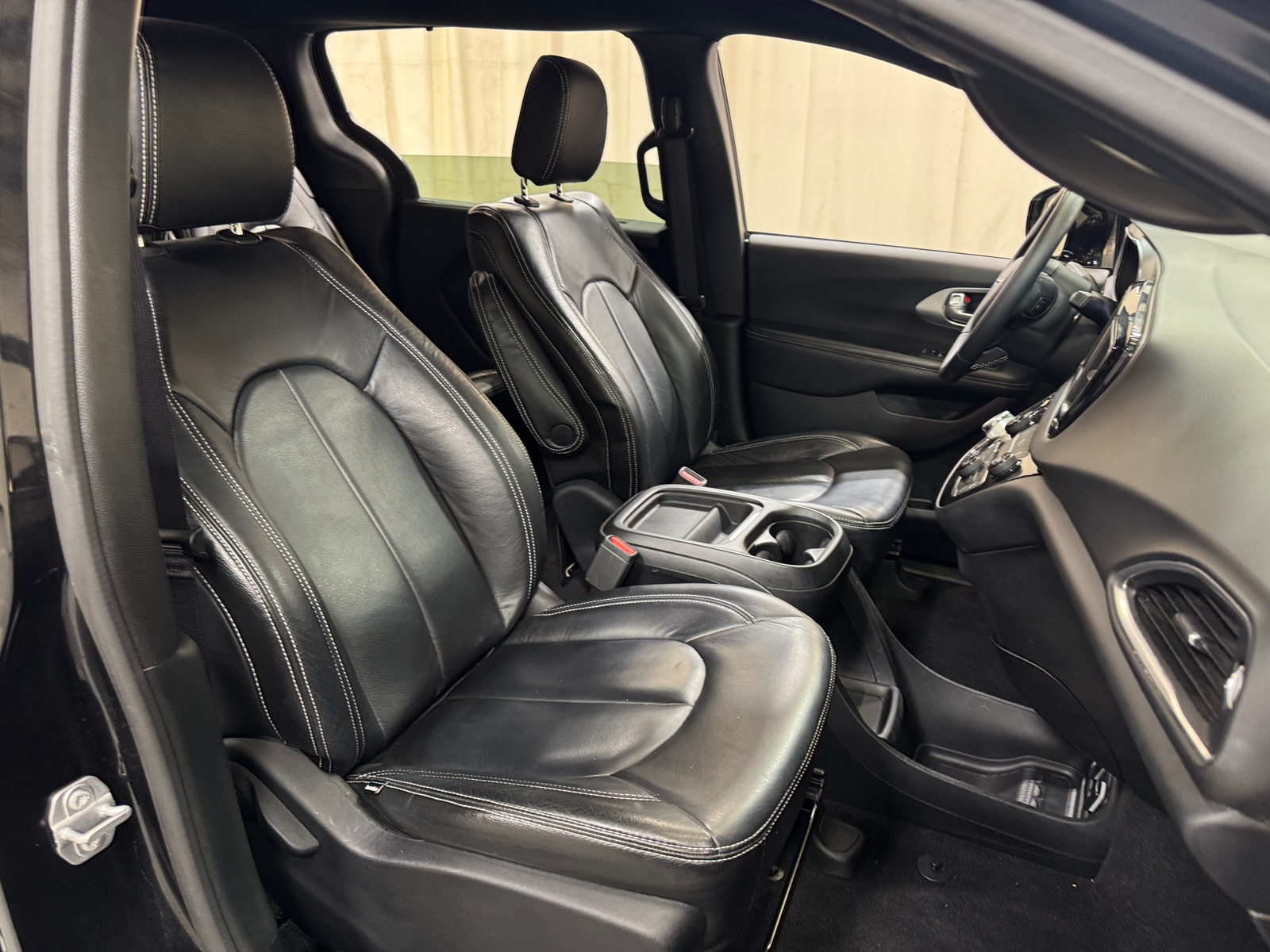 Thumbnail: 2018 Chrysler Pacifica - 2