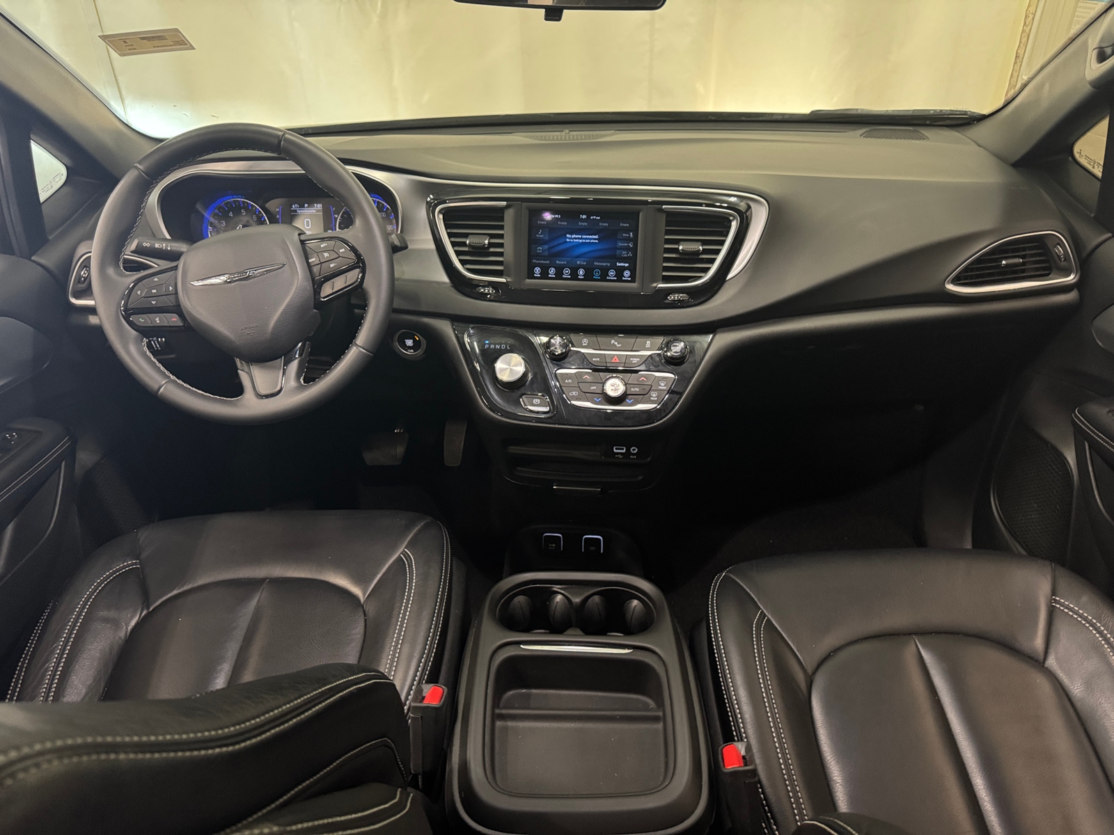 Thumbnail: 2018 Chrysler Pacifica - 3