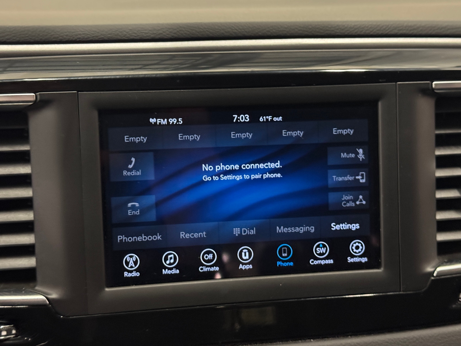 Thumbnail: 2018 Chrysler Pacifica - 4