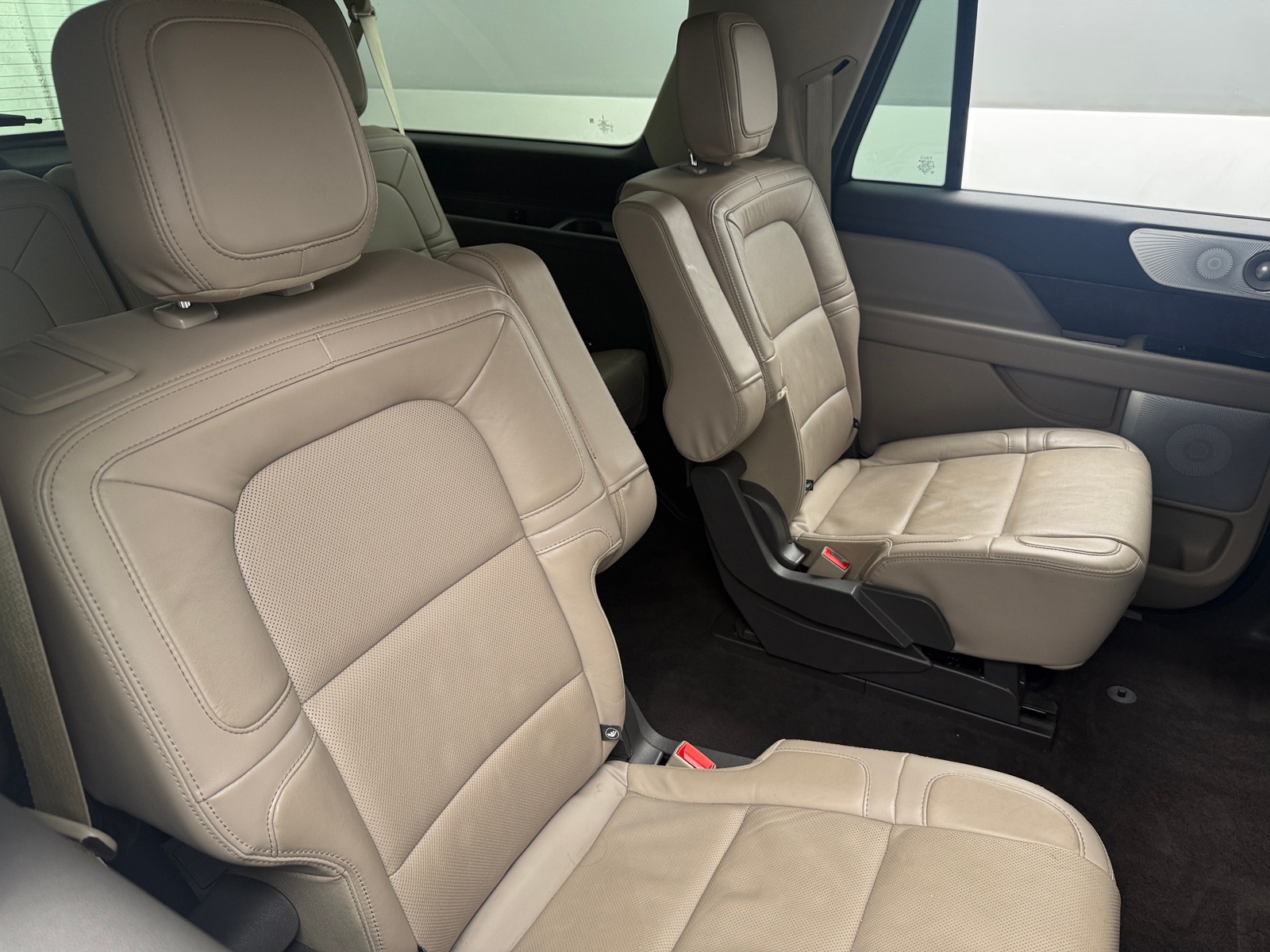 Thumbnail: 2022 Lincoln Navigator L - 5