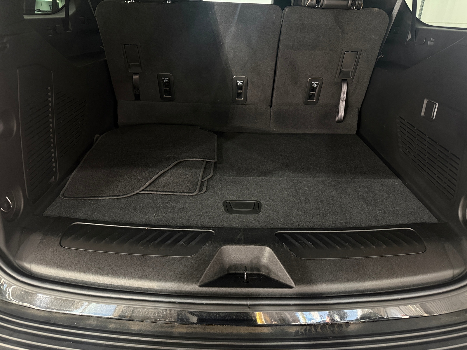 Thumbnail: 2023 GMC Yukon XL - 6