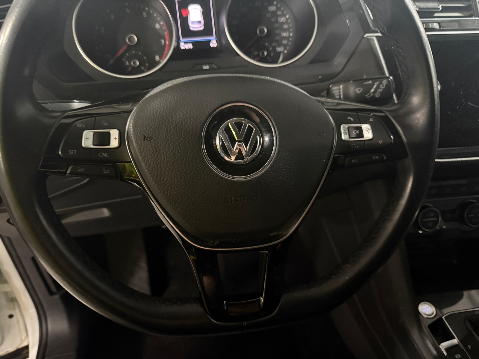 Thumbnail: 2018 Volkswagen Tiguan - 4