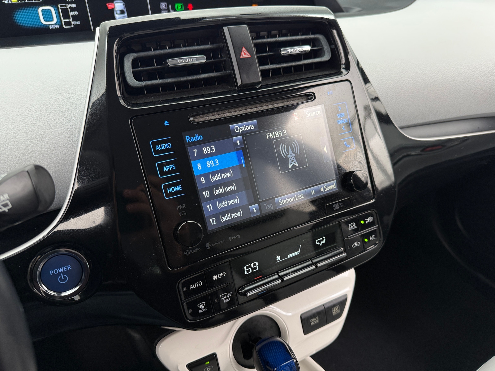 Thumbnail: 2017 Toyota Prius - 4