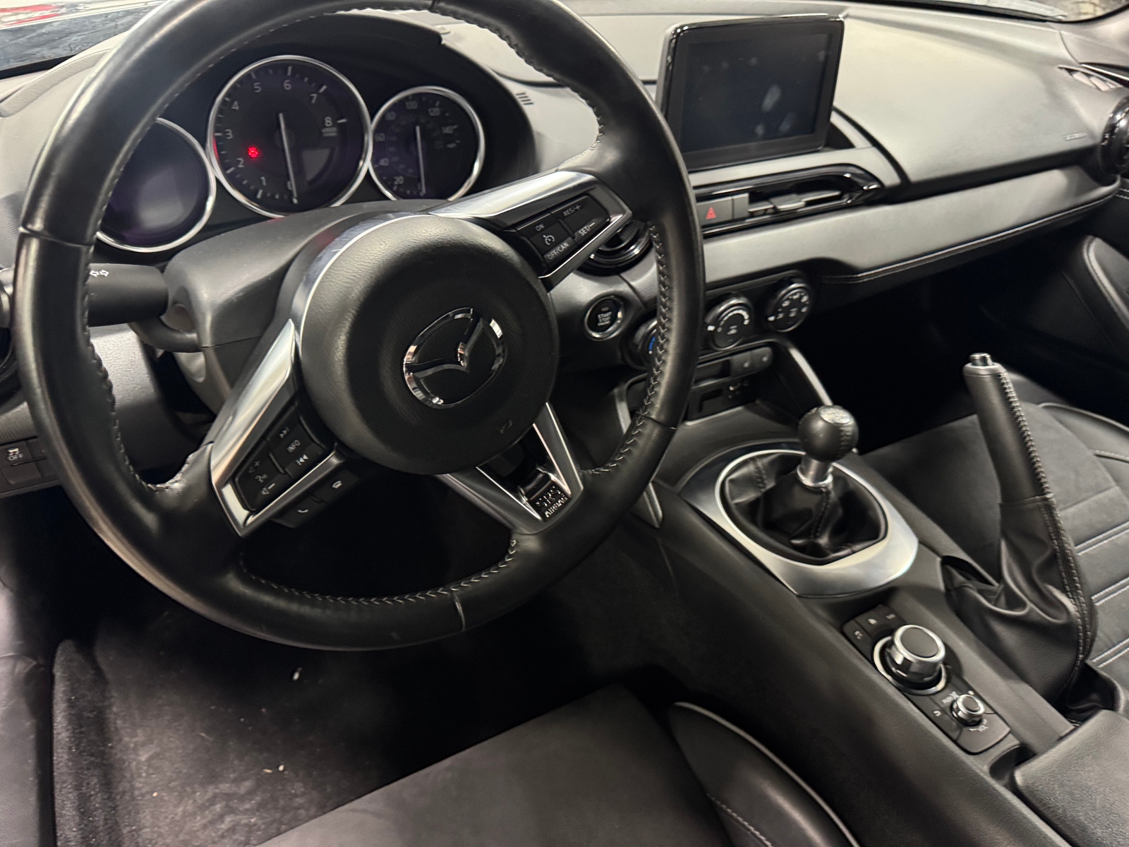 Thumbnail: 2023 Mazda MX-5 Miata - 5