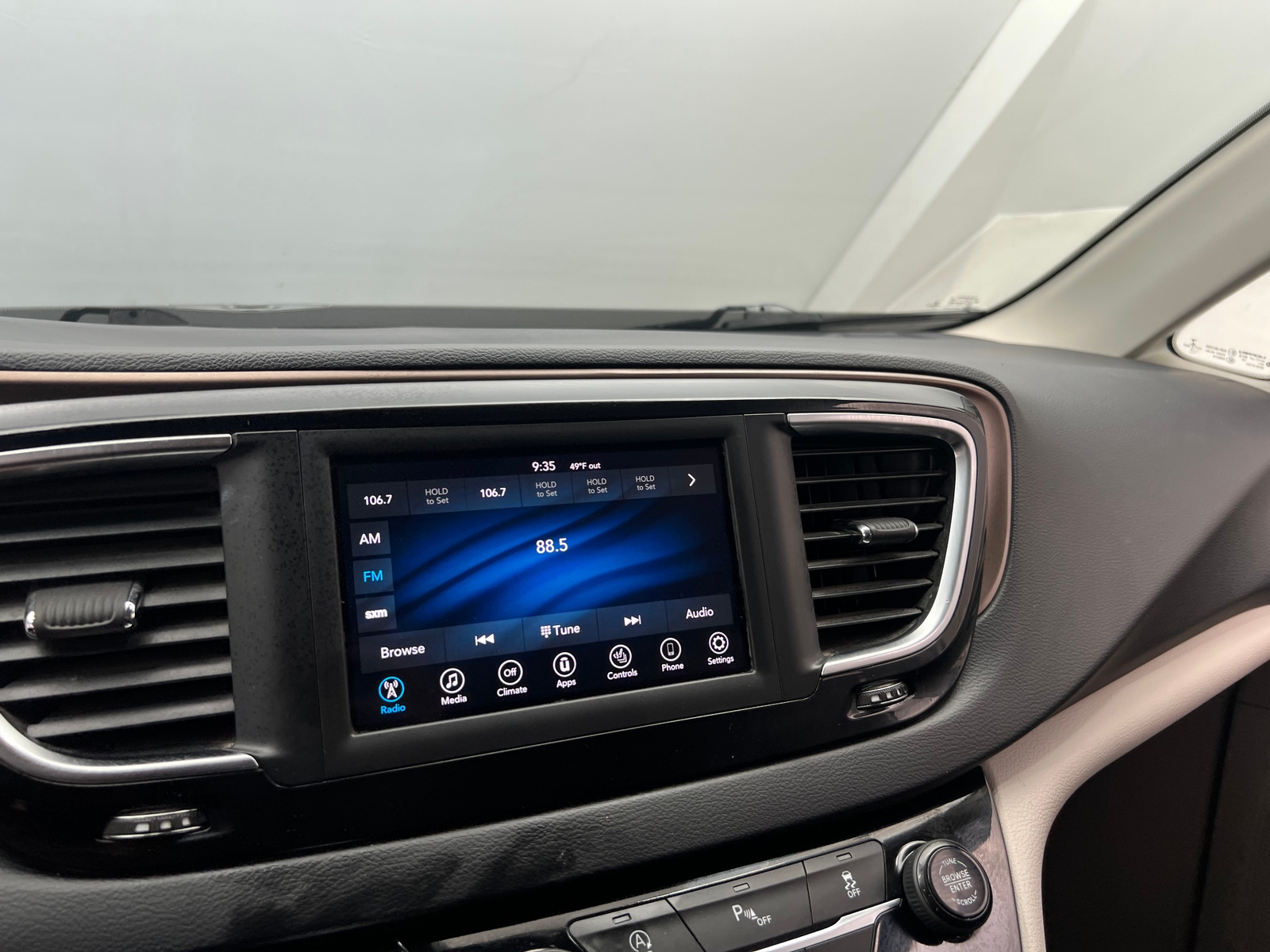 Thumbnail: 2018 Chrysler Pacifica - 3