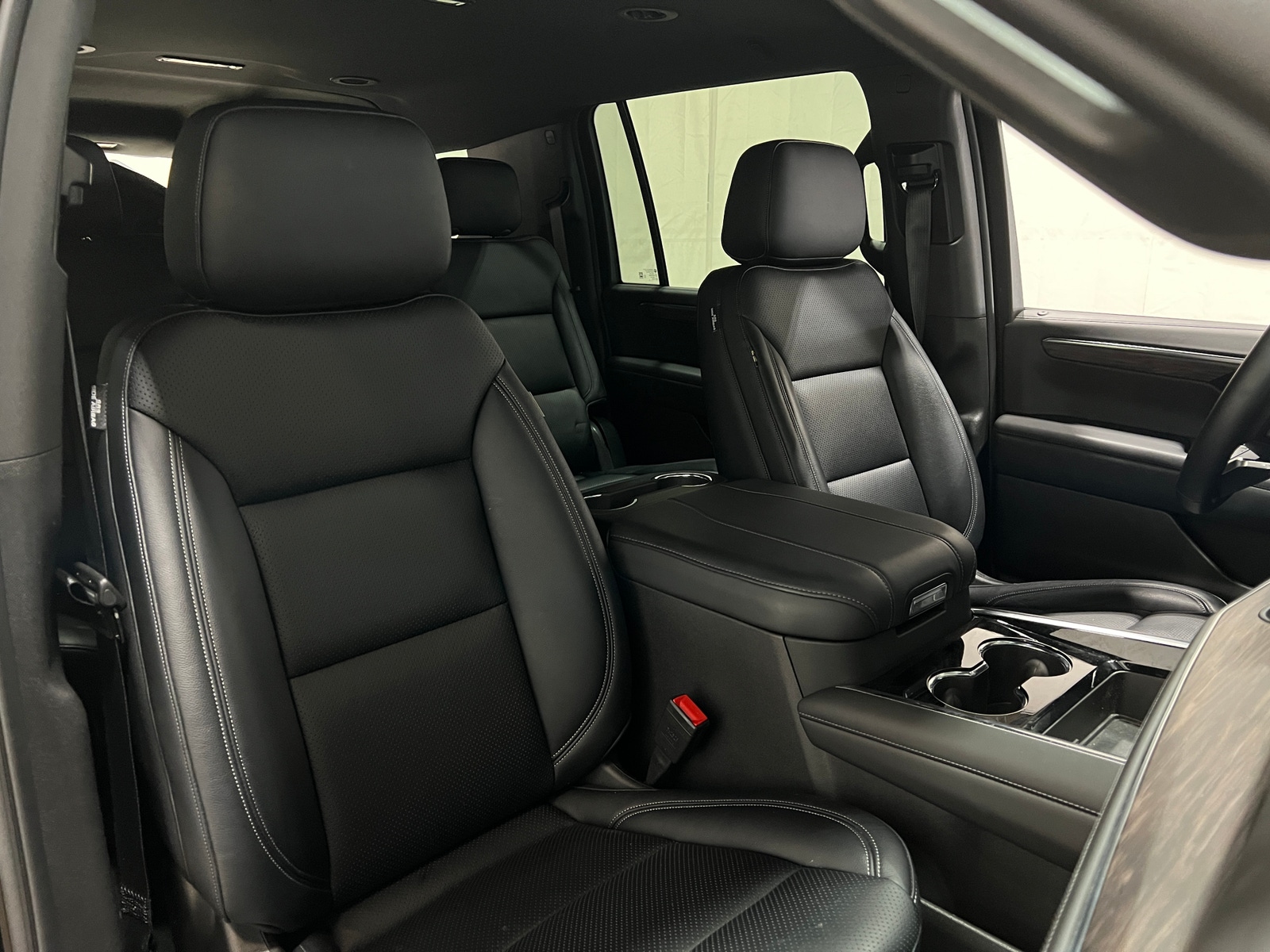 Thumbnail: 2025 Chevrolet Suburban - 2