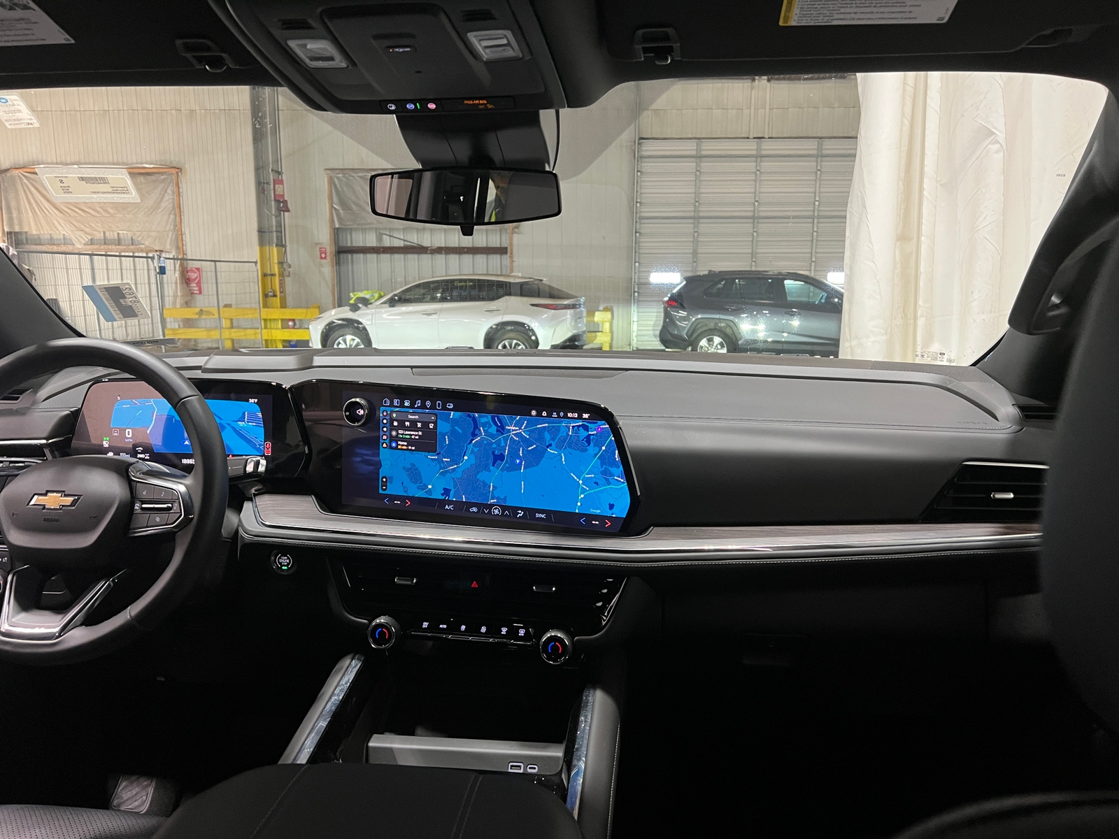 Thumbnail: 2025 Chevrolet Suburban - 3