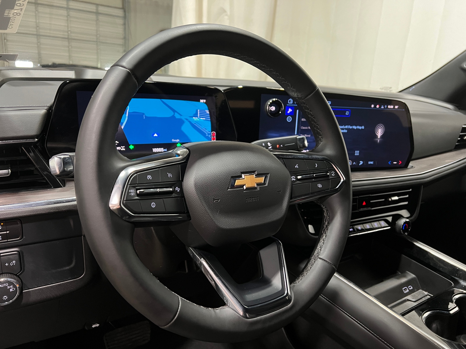 Thumbnail: 2025 Chevrolet Suburban - 5