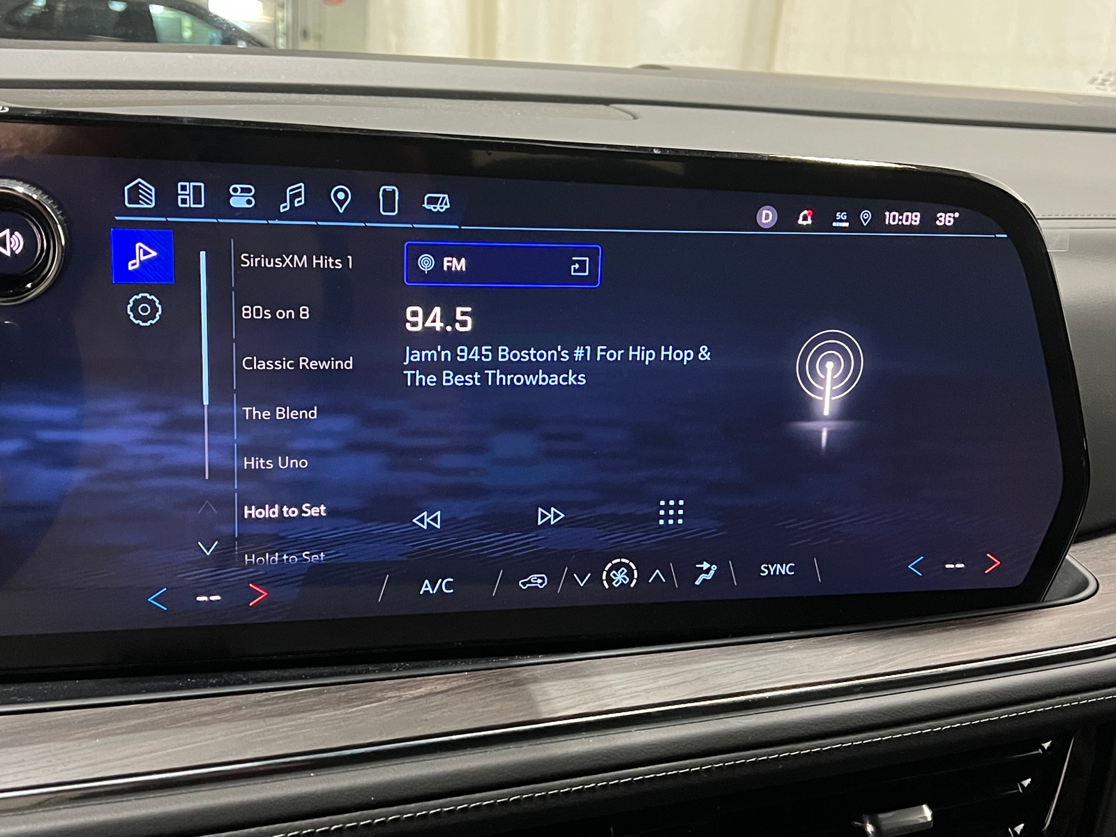 Thumbnail: 2025 Chevrolet Suburban - 4