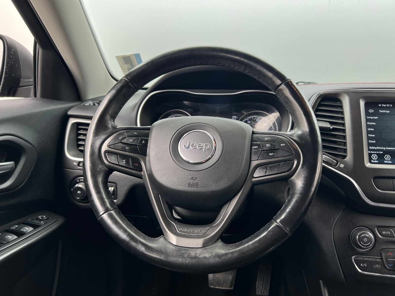 Thumbnail: 2020 Jeep Cherokee - 5