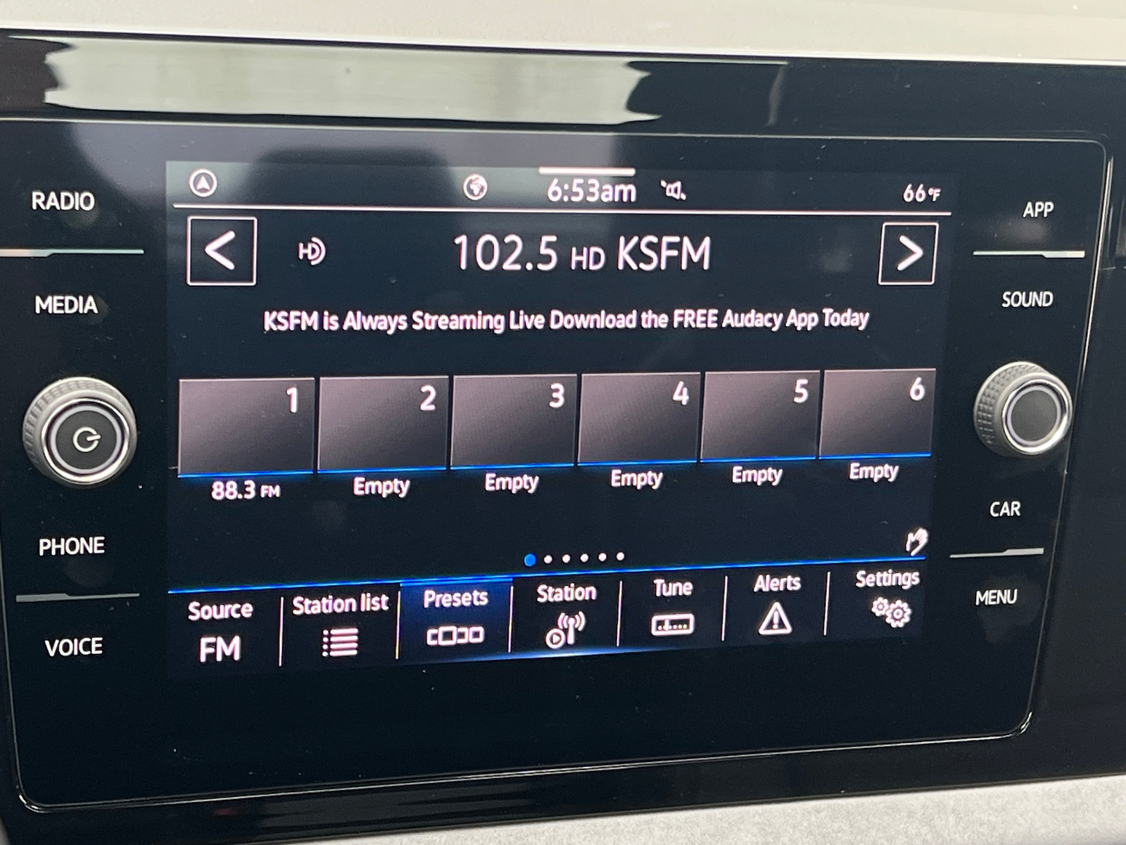 Thumbnail: 2025 Volkswagen Jetta - 3