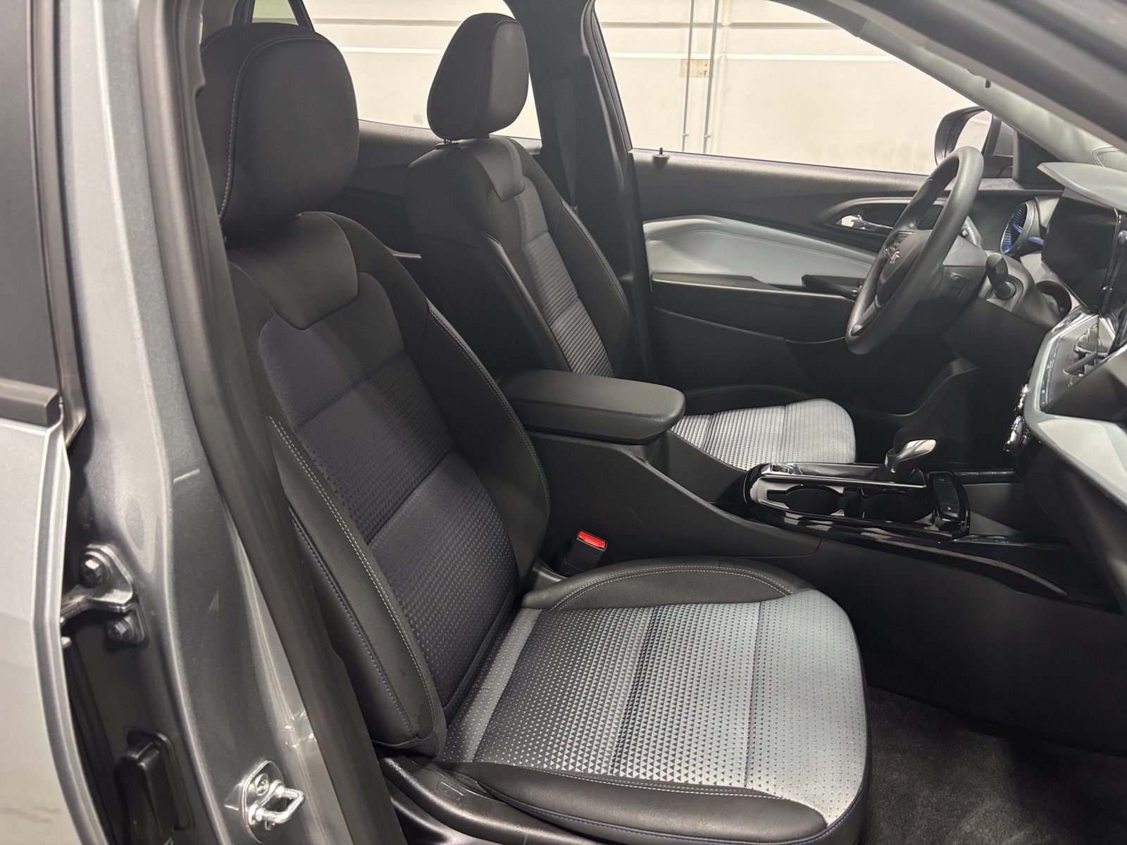 Thumbnail: 2025 Chevrolet Trax - 2