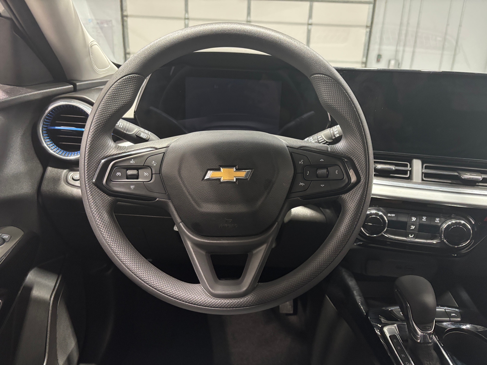 Thumbnail: 2025 Chevrolet Trax - 5