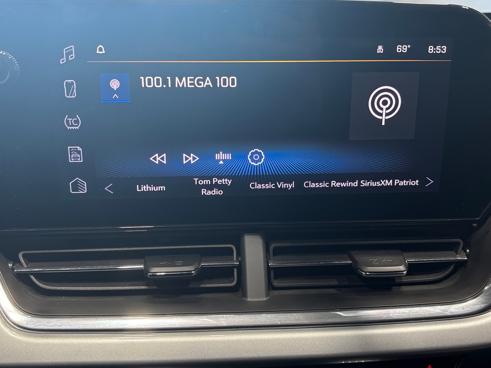 Thumbnail: 2025 Chevrolet Trax - 4