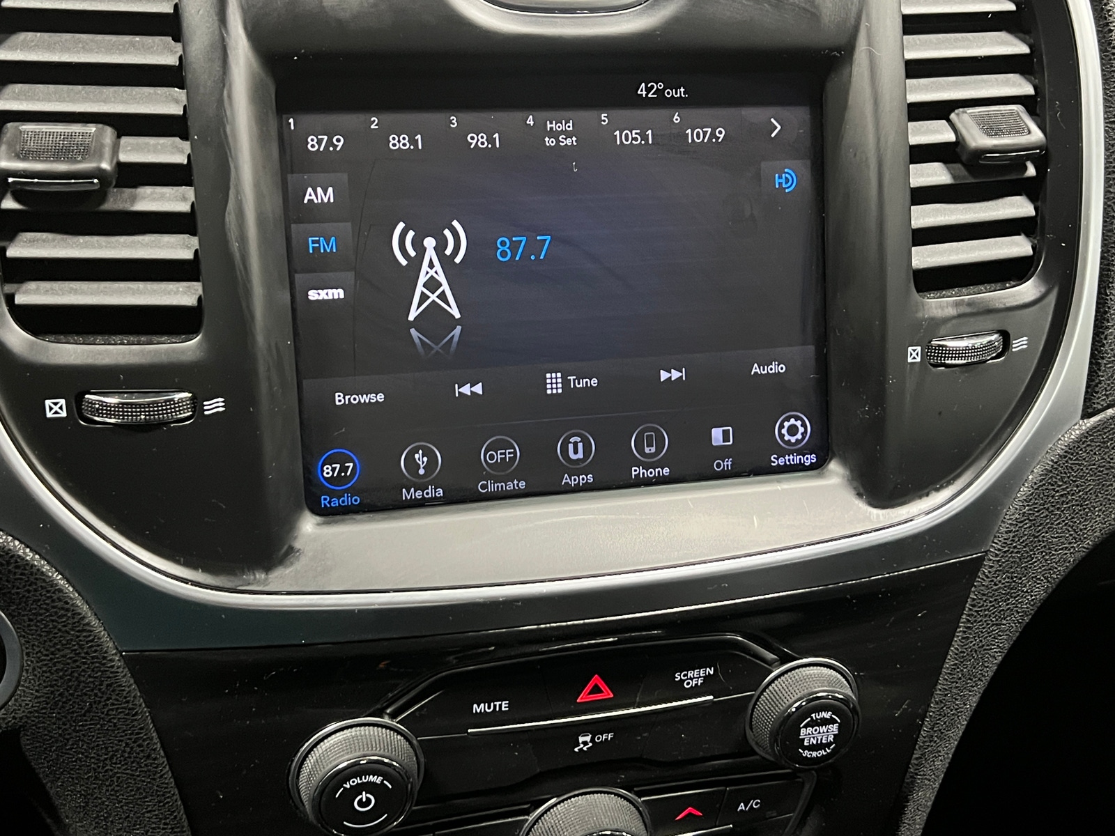 Thumbnail: 2018 Chrysler 300 - 4