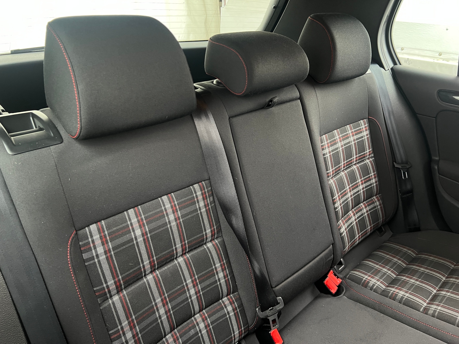 Thumbnail: 2011 Volkswagen Golf - 6