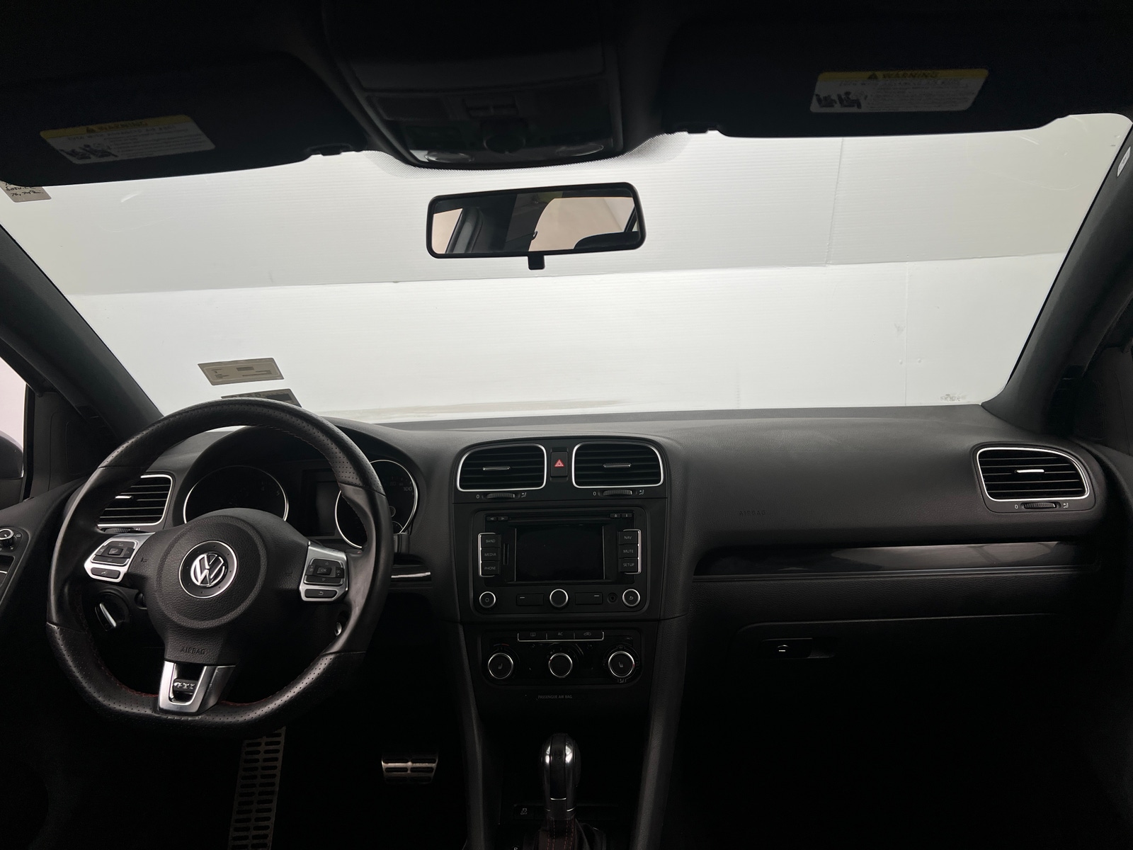 Thumbnail: 2011 Volkswagen Golf - 3