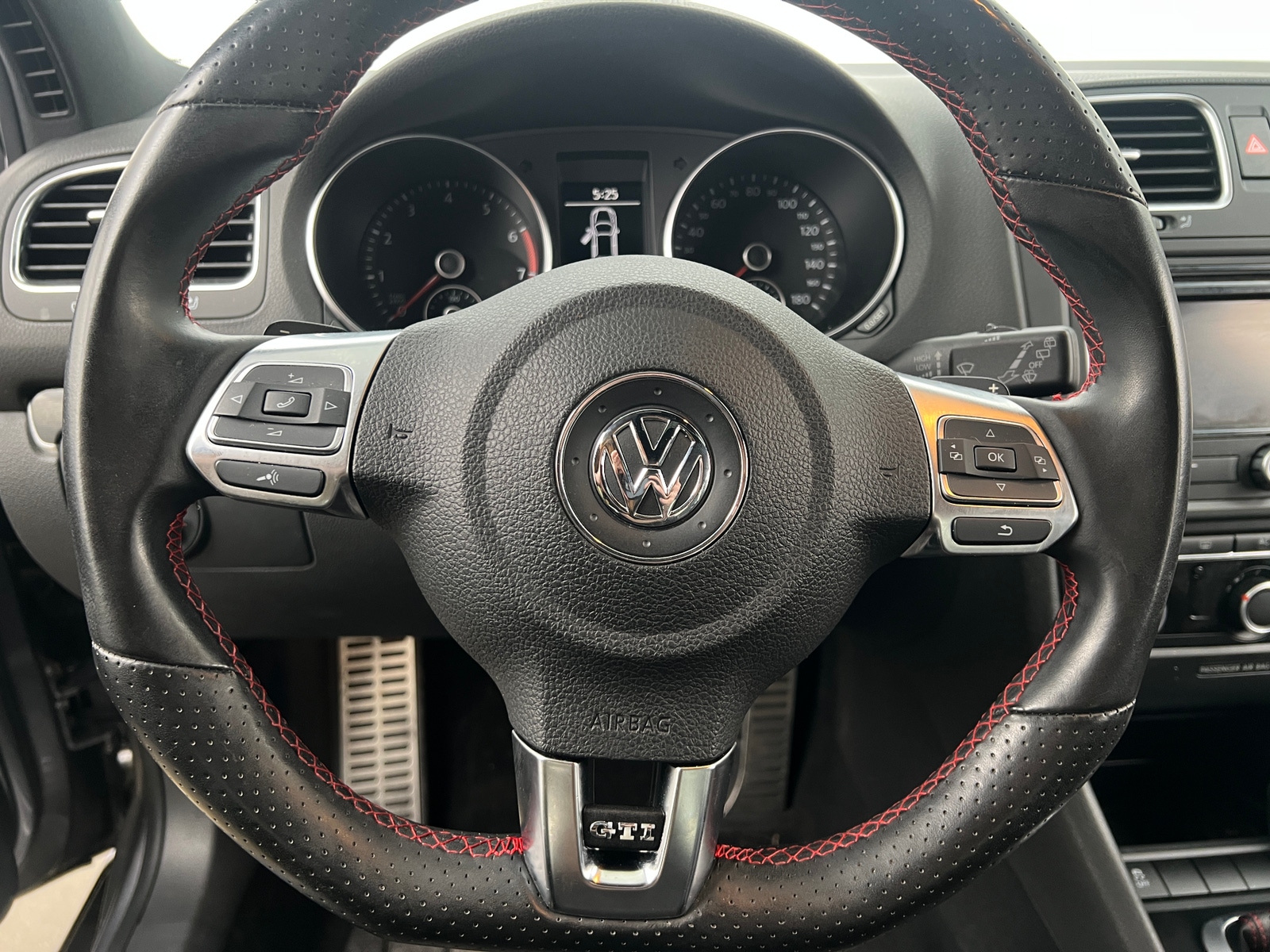 Thumbnail: 2011 Volkswagen Golf - 5