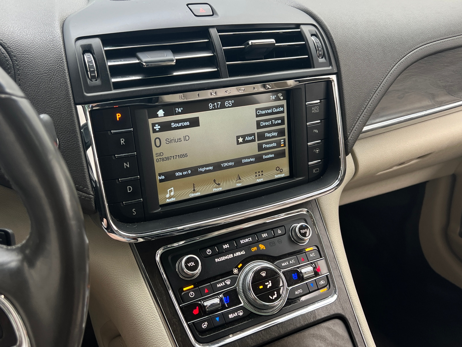 Thumbnail: 2018 Lincoln Continental - 3