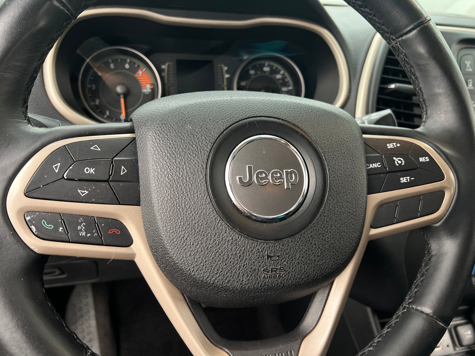 Thumbnail: 2017 Jeep Cherokee - 5