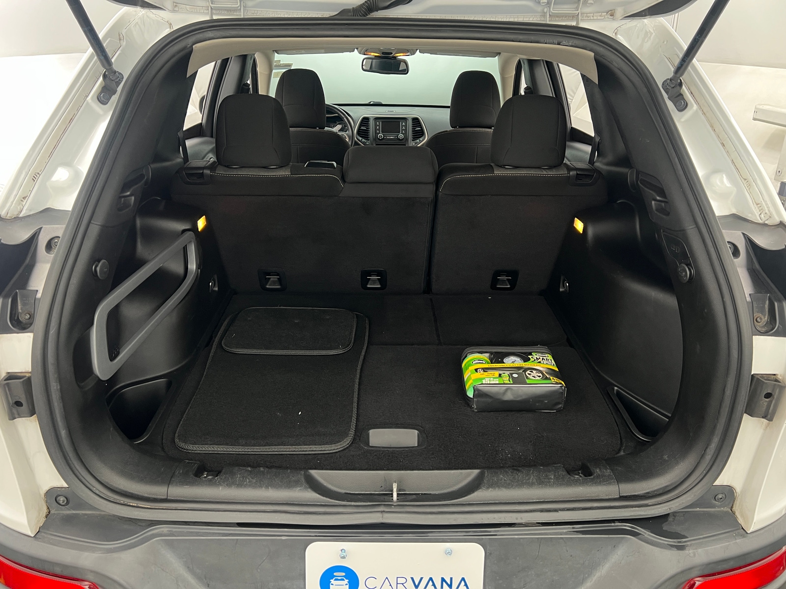 Thumbnail: 2017 Jeep Cherokee - 7