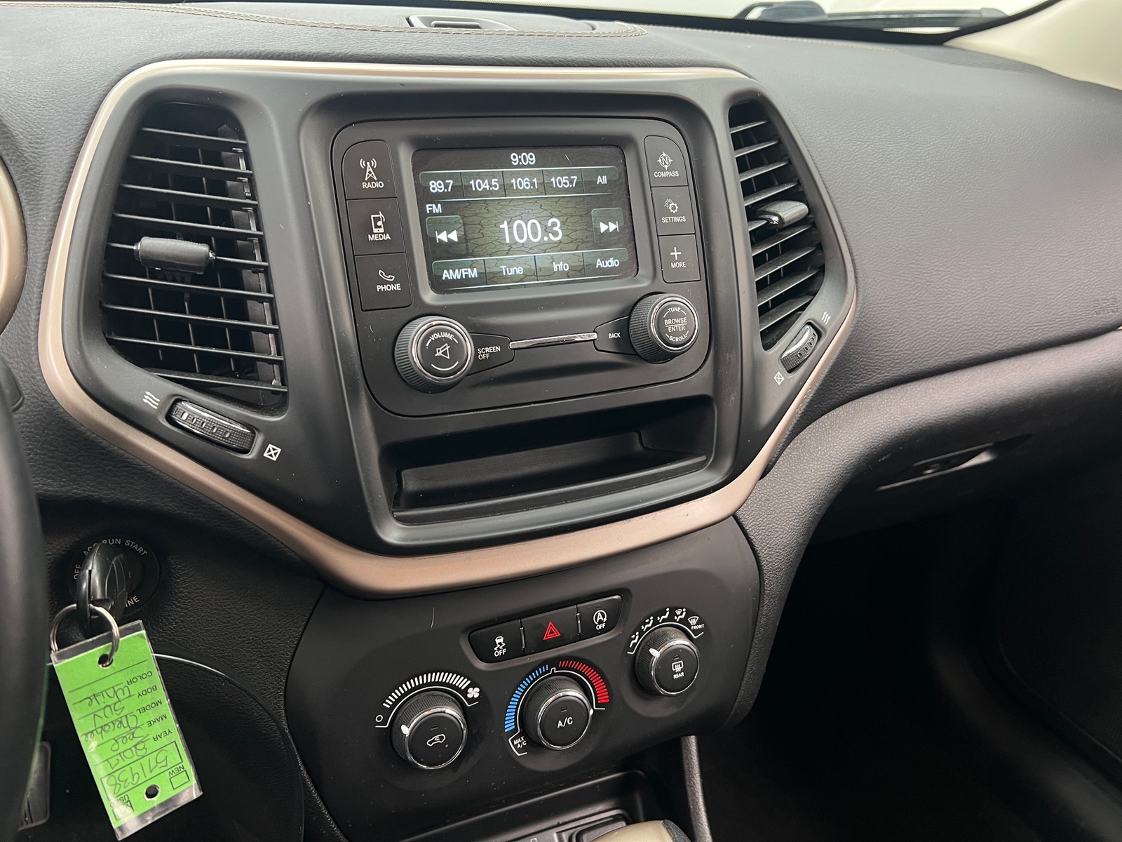 Thumbnail: 2017 Jeep Cherokee - 4