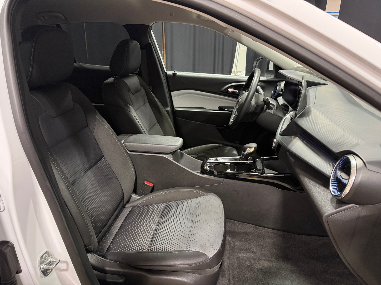 Thumbnail: 2025 Chevrolet Trax - 2