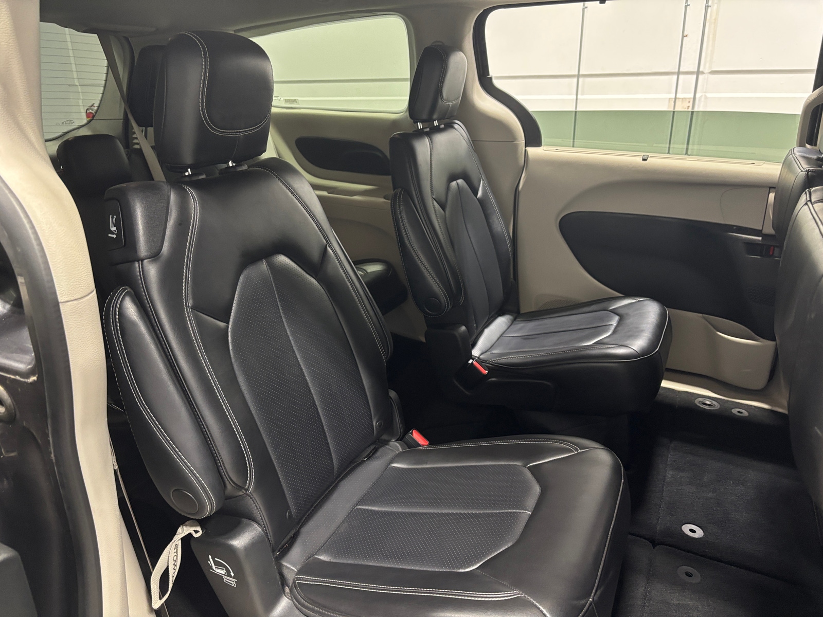 Thumbnail: 2023 Chrysler Pacifica - 5