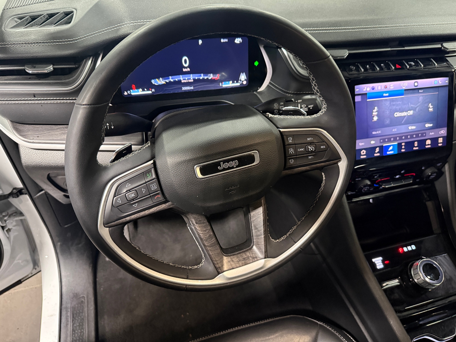 Thumbnail: 2023 Jeep Grand Cherokee L - 5