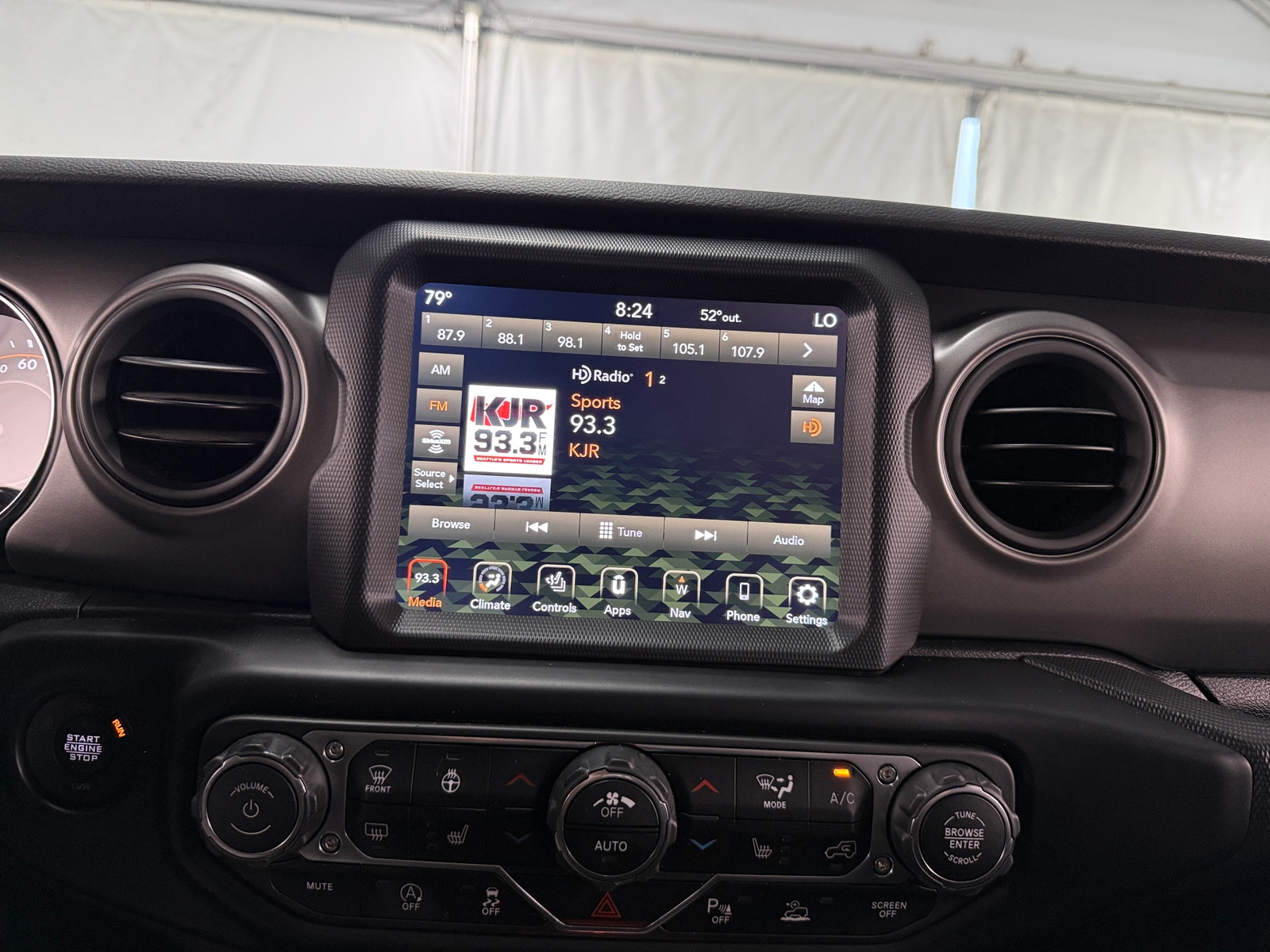 Thumbnail: 2022 Jeep Gladiator - 4