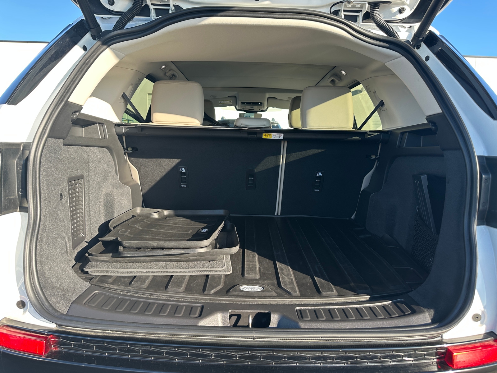 Thumbnail: 2025 Land Rover Discovery Sport - 6