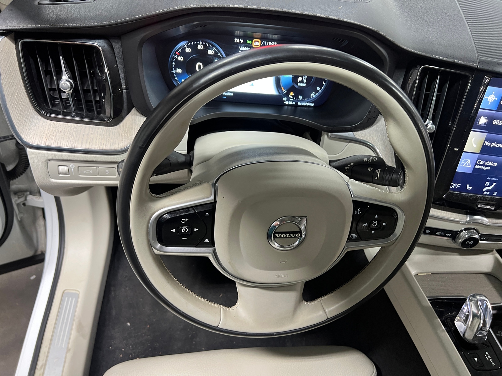 Thumbnail: 2018 Volvo XC60 - 4