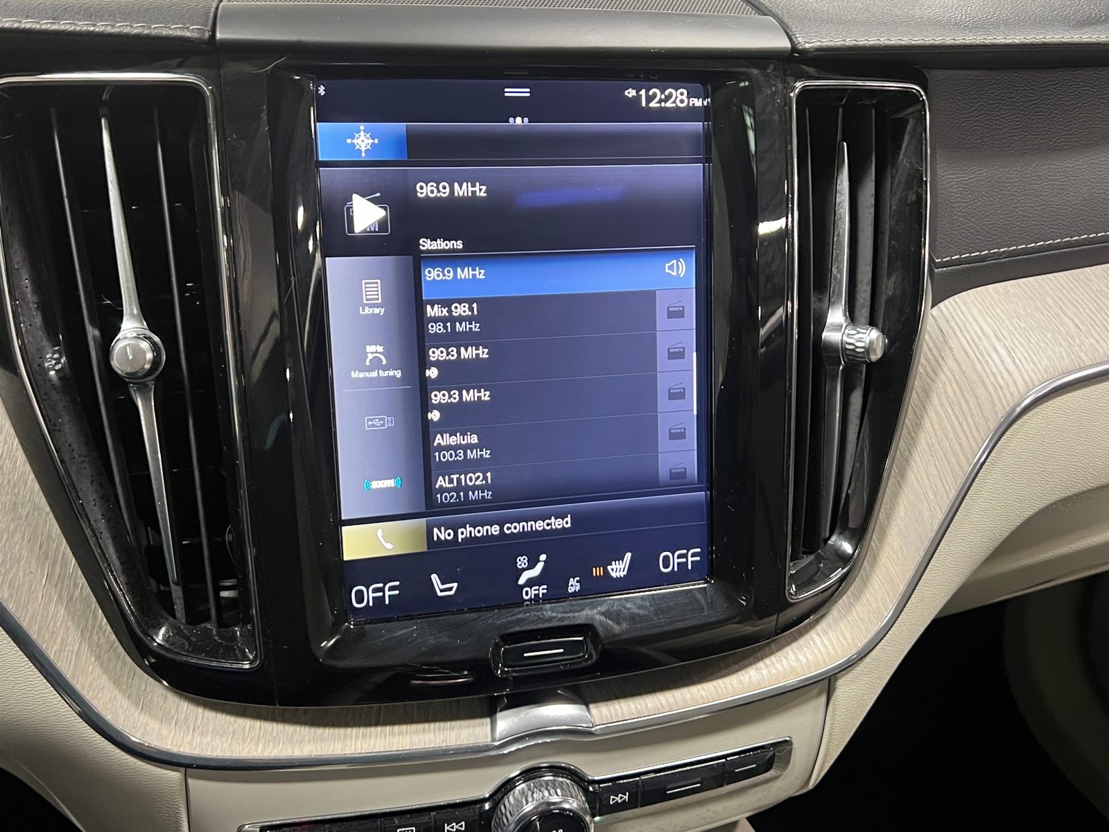 Thumbnail: 2018 Volvo XC60 - 3